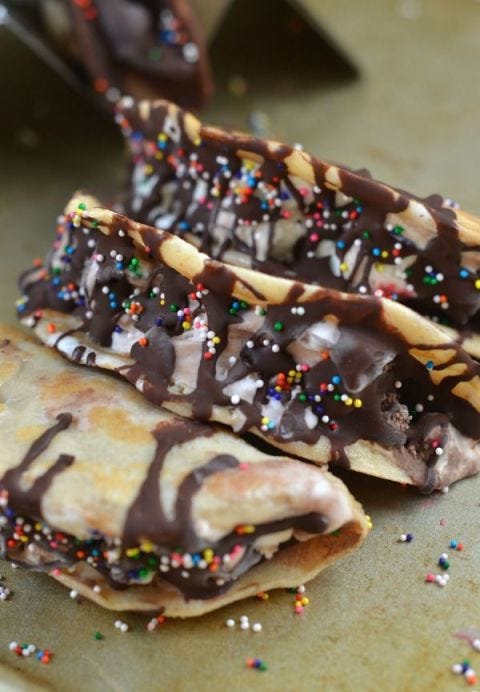 Food, Sprinkles, Dish, Cuisine, Confectionery, Baked goods, Ingredient, Dessert, Snack, Finger food, 