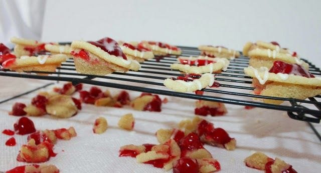 Food, Finger food, Cuisine, Ingredient, Recipe, Dish, Baked goods, Snack, Sweetness, Fast food, 