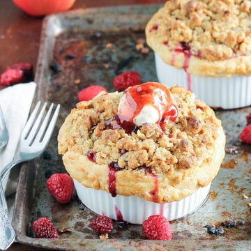 Mini Apple Berry Crumble Pie