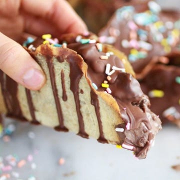 Food, Dish, Cuisine, Chocolate, Dessert, Ingredient, Fudge, Baked goods, Confectionery, Finger food, 