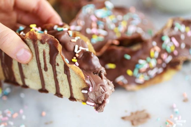 Food, Dish, Cuisine, Chocolate, Dessert, Ingredient, Fudge, Baked goods, Confectionery, Finger food, 