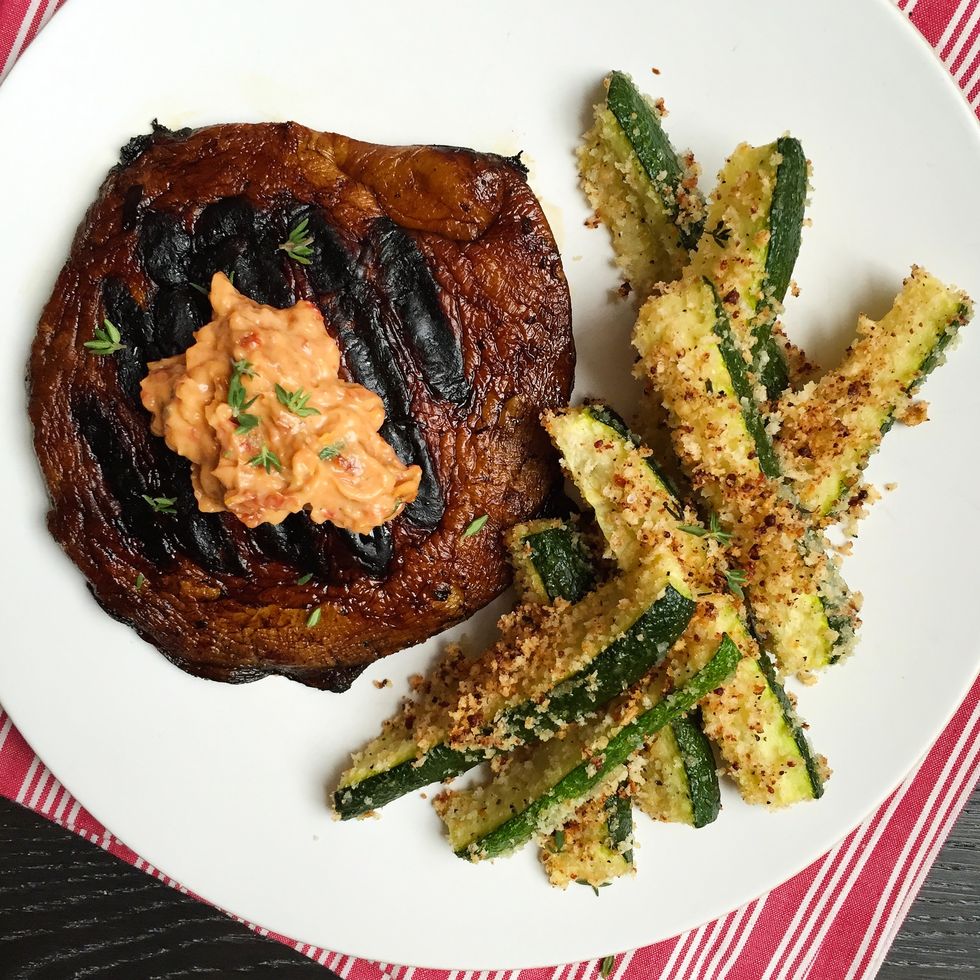 grilled portobello steaks with sundried tomato aioli and baked zucchini fries