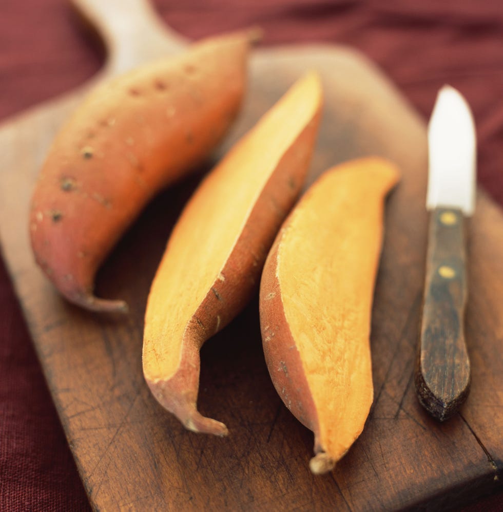 Food, Ingredient, Produce, Kitchen knife, Root vegetable, Kitchen utensil, Natural foods, Blade, Cutlery, Knife, 