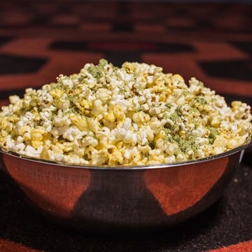 Popcorn, Kettle corn, Food, Cup, Drinkware, Recipe, Tin can, Cup, Aluminum can, Snack, 