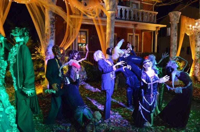 Event, Tradition, Nativity scene, Festival, Costume, Carnival, Interior design, Performance, 