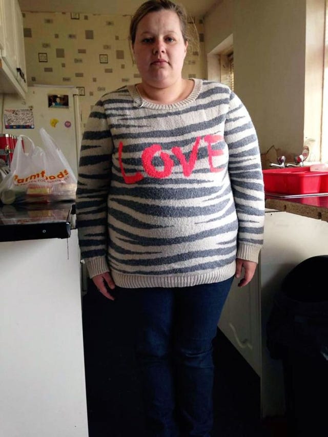 Sleeve, Shoulder, Denim, Standing, Jeans, Sweater, Kitchen appliance, Waist, Refrigerator, Long-sleeved t-shirt, 