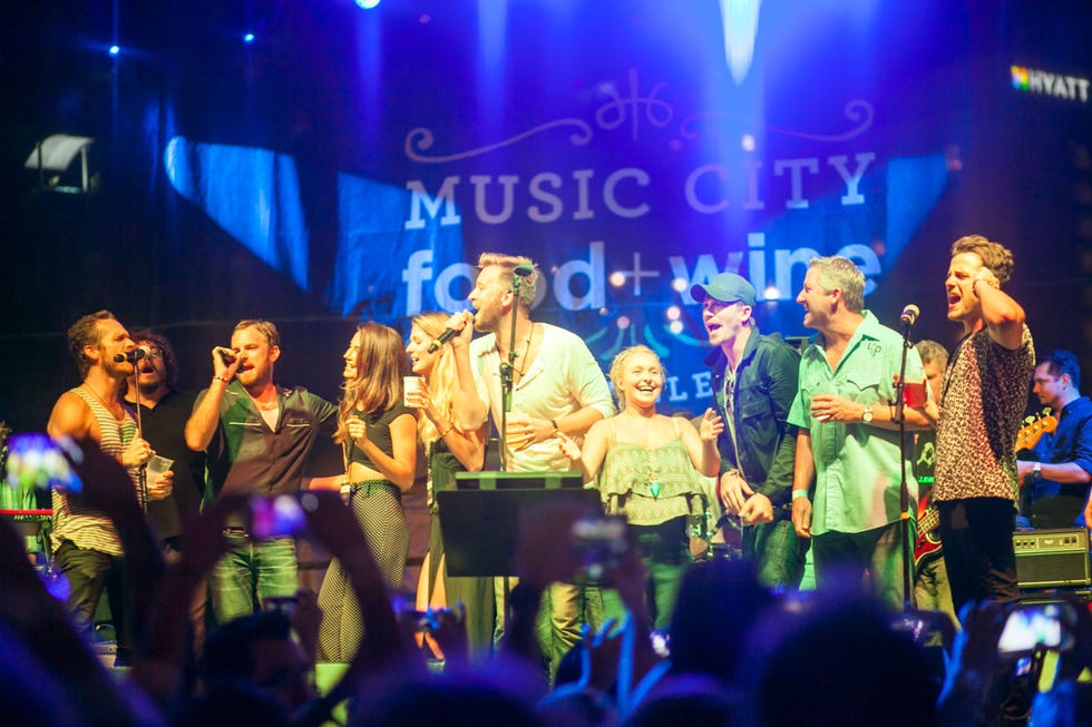 Entertainment, Stage, Performing arts, Music artist, Music venue, Performance, Public event, Stage equipment, heater, Song, Entertainment, Stage, Performing arts, Music artist, Music venue, Performance, Public event, Stage equipment, heater, Song,