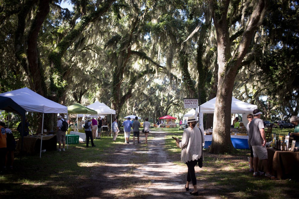 Public space, Community, Shade, Tent, Tints and shades, Human settlement, Canopy, Walking, Market, Tarpaulin, Public space, Community, Shade, Tent, Tints and shades, Human settlement, Canopy, Walking, Market, Tarpaulin,
