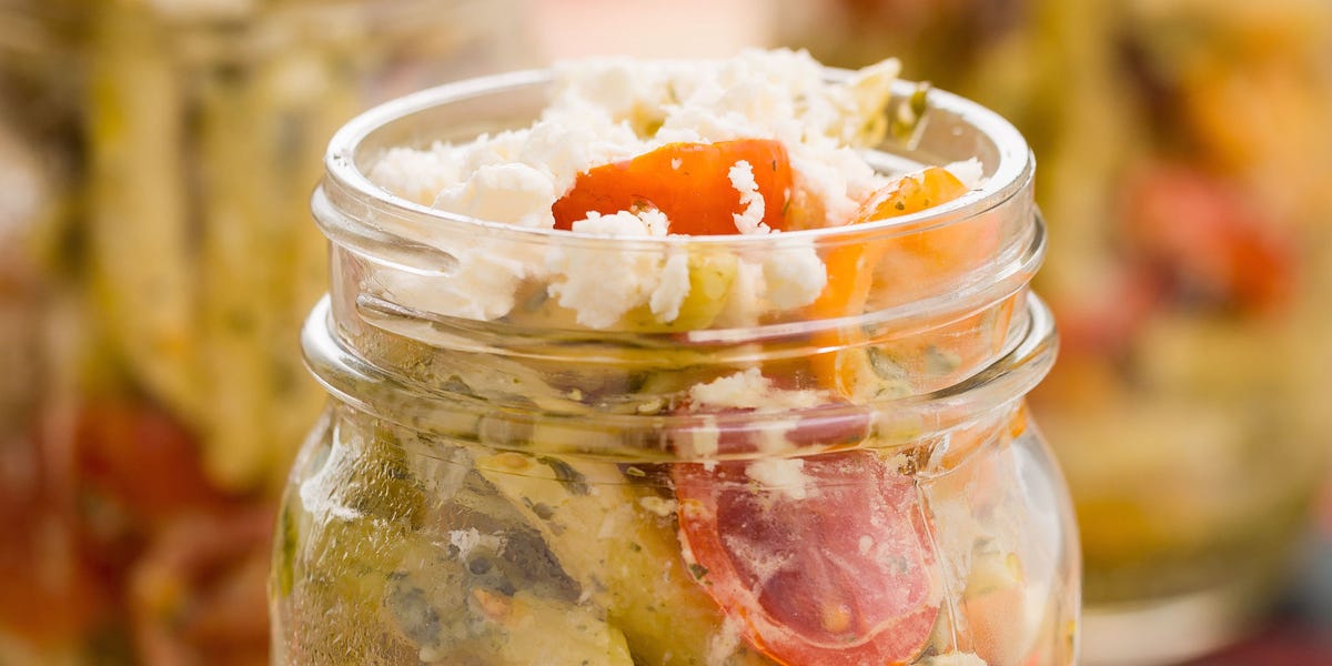 End-of-Summer Pesto Pasta Salad in a Jar 