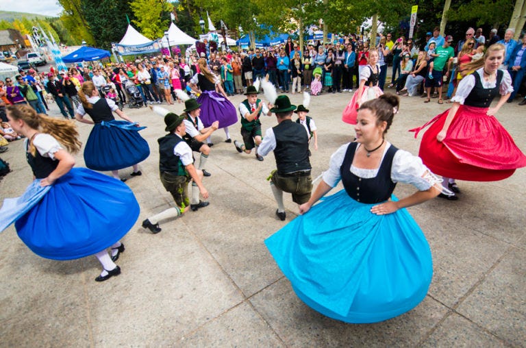 Entertainment, Performing arts, Crowd, Costume, Dance, Pole, Party, Performance art, Tent, Tradition, Entertainment, Performing arts, Crowd, Costume, Dance, Pole, Party, Performance art, Tent, Tradition,