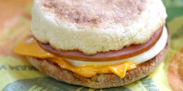 Finger food, Food, Sandwich, Cuisine, Ingredient, Baked goods, Dish, Breakfast, Fast food, Meal, 