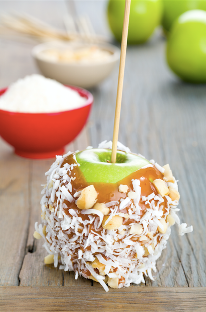 Food, Candy apple, Apple, Dish, Fruit, Cuisine, Ingredient, Produce, Rose family, Plant, 