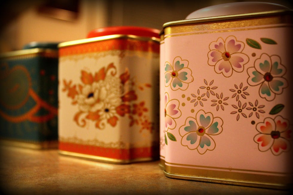 Metal, Peach, Tin, Lid, Cylinder, Paint, Aluminum can, Food storage containers, 
