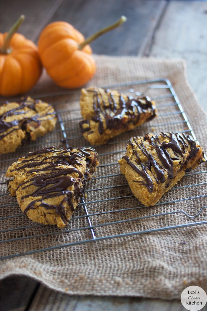 Food, Pumpkin, Dish, Cuisine, Ingredient, Baked goods, Scone, Finger food, Dessert, Calabaza, 
