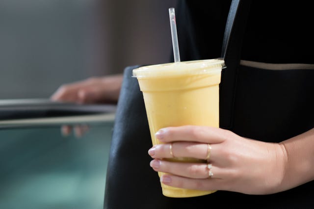 del-smoothies-leah-upclose banana mango smoothie