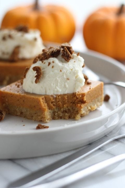 Dish, Food, Cuisine, Dessert, Ingredient, Whipped cream, Snack cake, Baked goods, Produce, Frozen dessert, 
