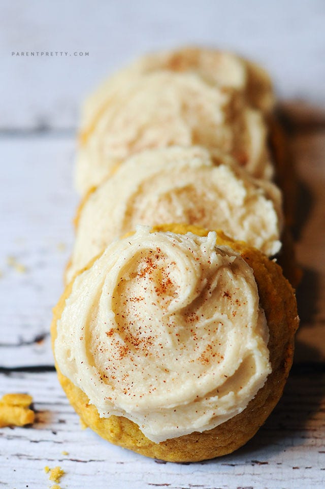 Dish, Food, Cuisine, Ingredient, Dessert, Baked goods, Profiterole, Sweet Rolls, Choux pastry, Produce, 
