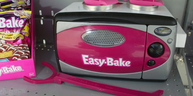 Automotive exterior, Pink, Magenta, Plastic, Bumper, Circle, Machine, Baby toys, Loudspeaker, 