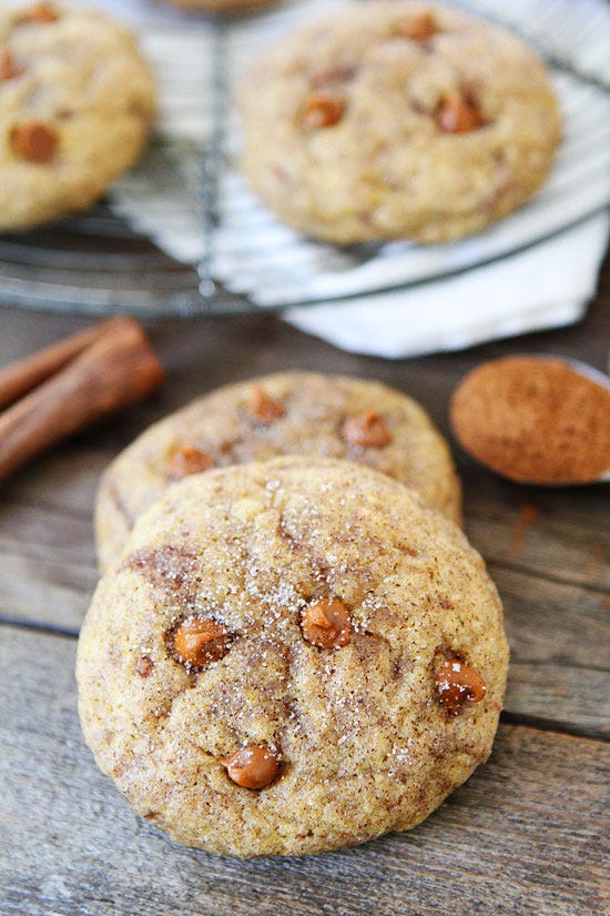 Dish, Food, Cookies and crackers, Cuisine, Oatmeal-raisin cookies, Dessert, Ingredient, Baking, Baked goods, Cookie, 