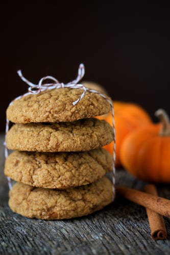 Food, Cookies and crackers, Snack, Cookie, Baked goods, Peanut butter cookie, Biscuit, Gluten, Dish, Cuisine, 