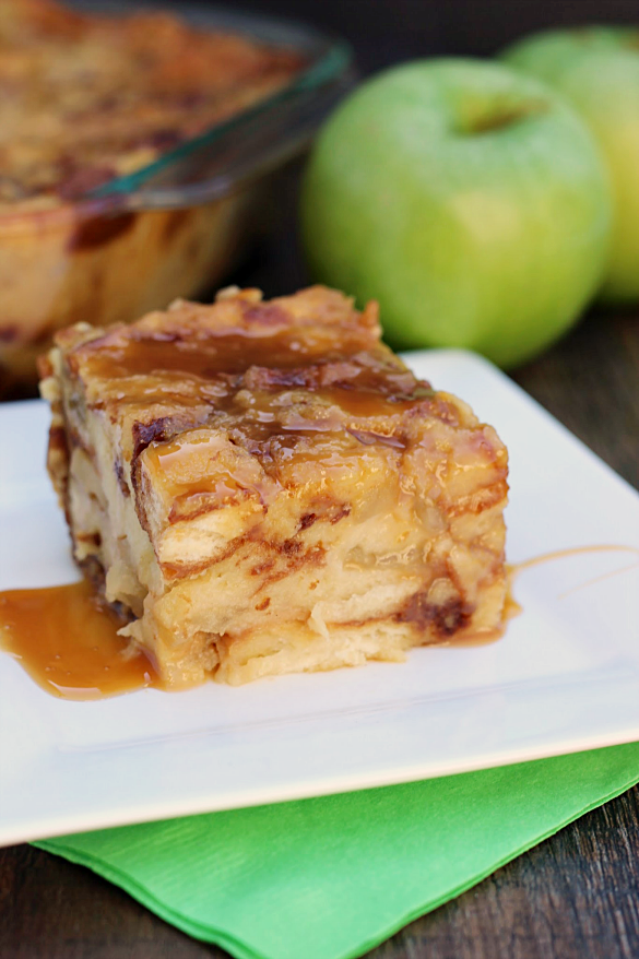 Dish, Food, Cuisine, Ingredient, Dessert, Baked goods, Bread pudding, Apple pie, Produce, Apple, 