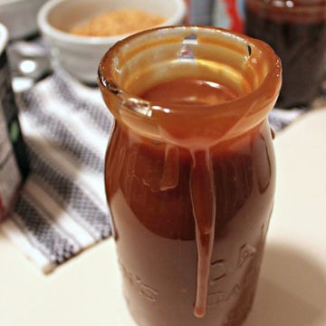 Brown, Food, Ingredient, Condiment, Mason jar, Fruit preserve, Maroon, Preserved food, Dishware, Comfort food, 
