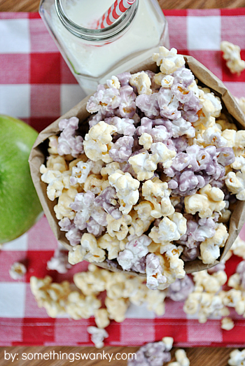 Food, Kettle corn, Popcorn, Cuisine, Dish, Snack, Ingredient, American food, Produce, Vegetarian food, 