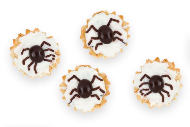 delish-elle-spider-cups