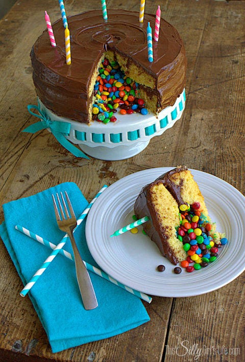 Food, Buttercream, Cake, Dessert, Dish, Icing, Cuisine, Sprinkles, Baked goods, Cake decorating, 