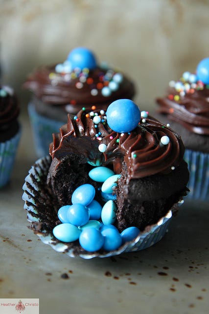 Food, Cupcake, Sweetness, Dessert, Cake, Baking, Buttercream, Chocolate, Cuisine, Baked goods, 