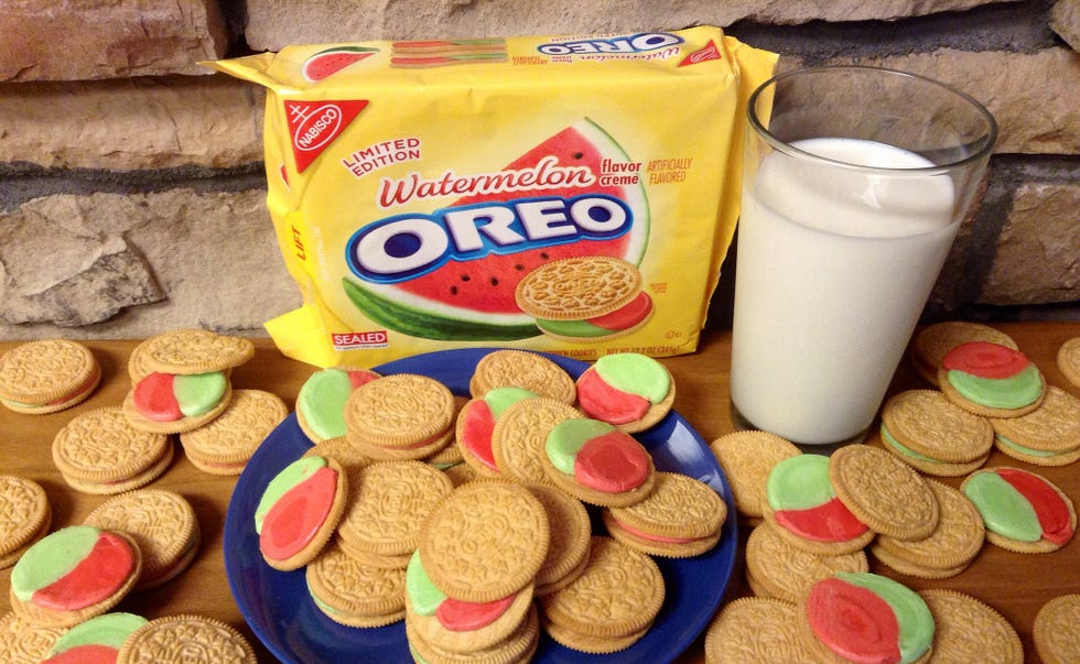 snack, food, cookies and crackers, cookie, junk food, oreo, finger food, sandwich cookies, cuisine, ingredient,
