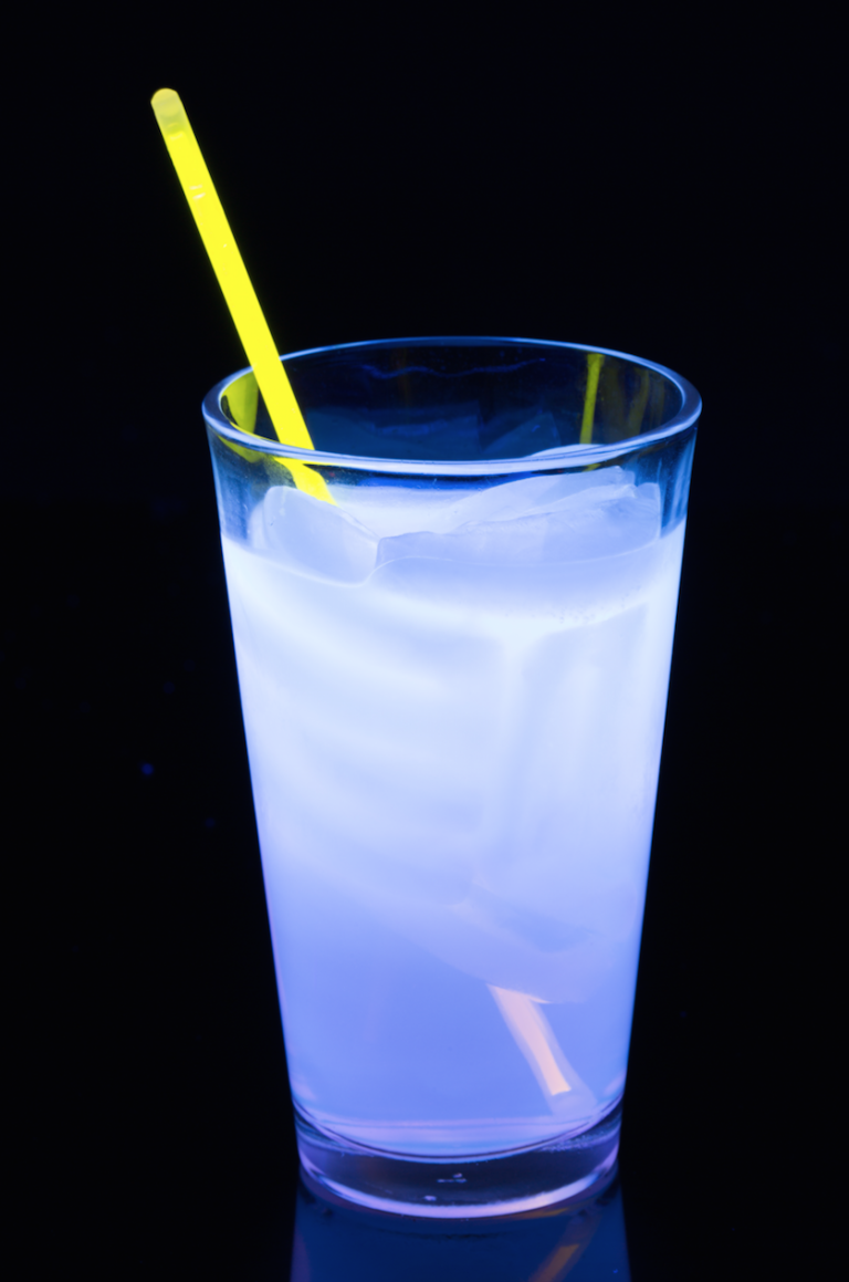 drink, highball glass, drinking straw, non alcoholic beverage, alcoholic beverage, distilled beverage, kamikaze, glass, curaçao, liquid,