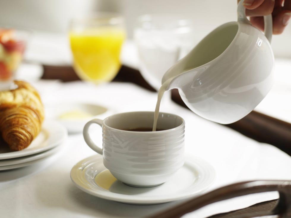Serveware, Coffee cup, Drinkware, Cup, Dishware, Tableware, Table, Croissant, Drink, Teacup, 