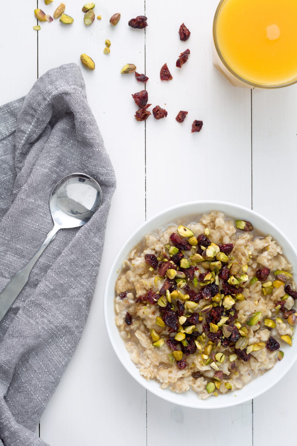 delish-oatmeal-cranberries-pistachios
