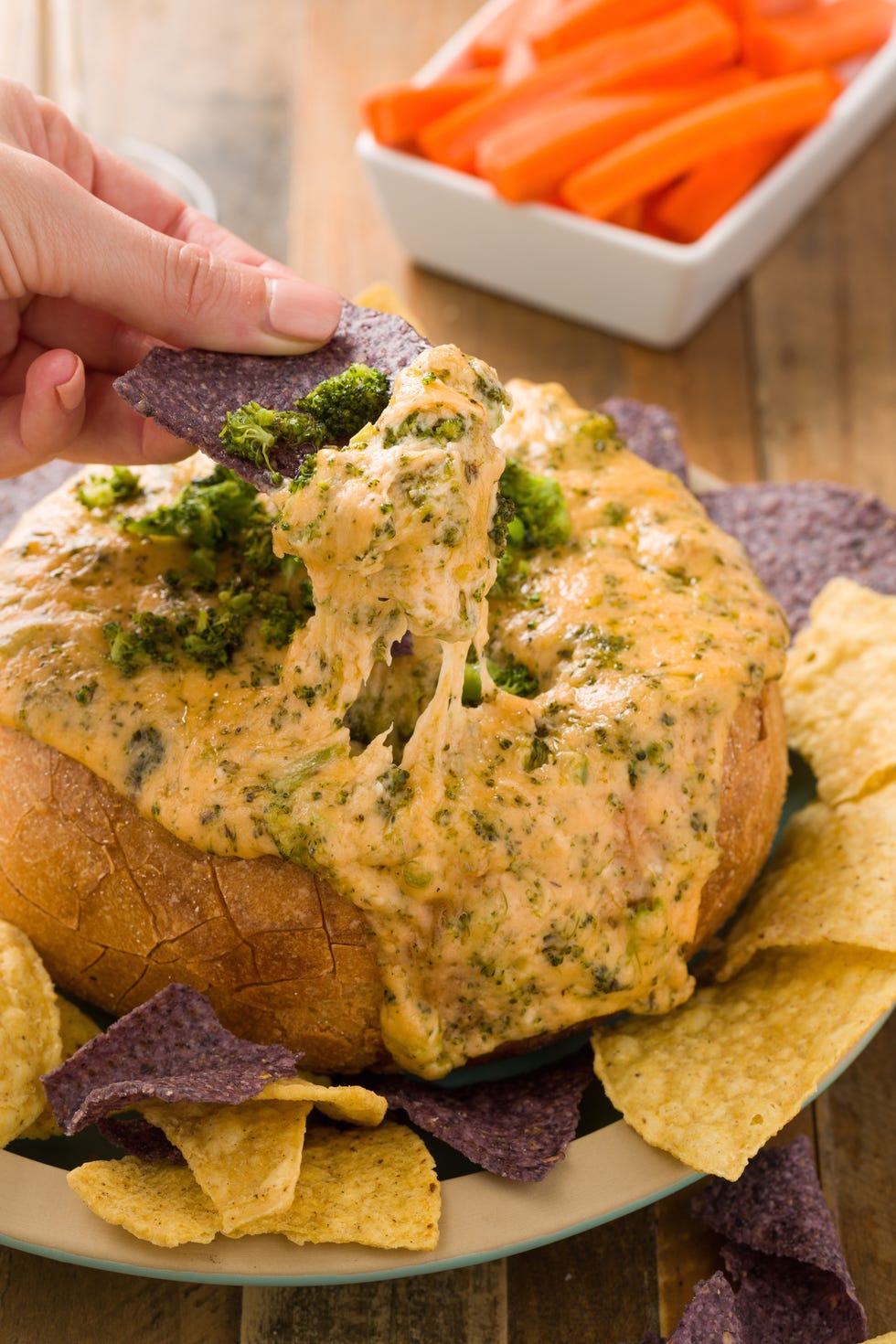 delish-bread-bowl-dip-broccoli-cheddar