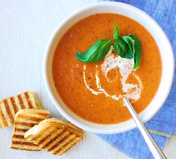 creamy tomato basil soup with grilled cheese bites