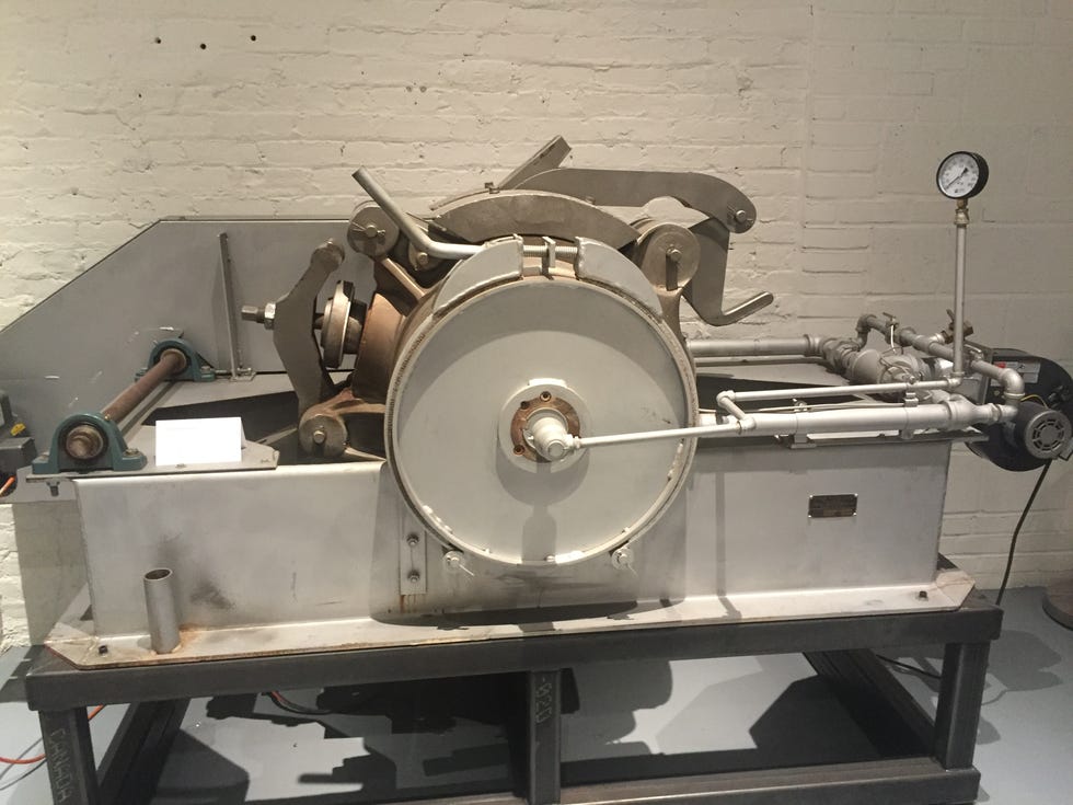 Machine, Machine tool, Iron, Engineering, Steel, Circle, Aluminium, Household appliance accessory, Cylinder, Nickel, 
