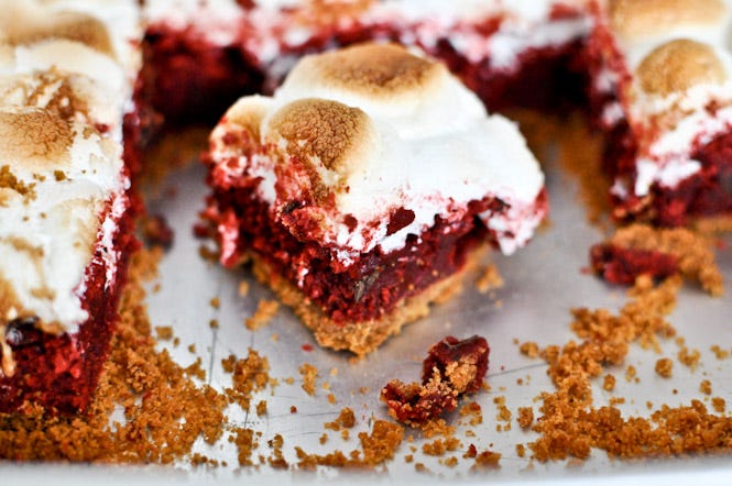 Food, Cuisine, Ingredient, Dessert, Baked goods, Dish, Sweetness, Plate, Tableware, Recipe, 