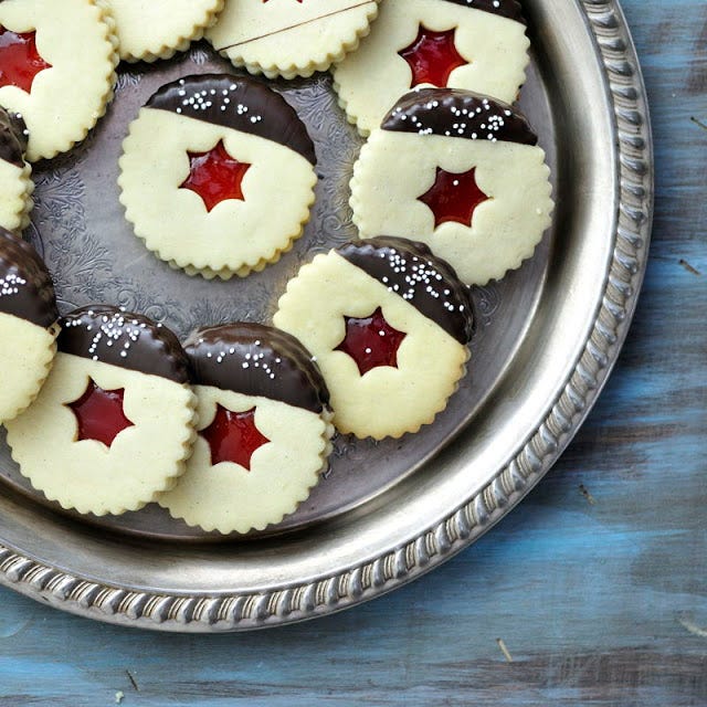 Food, Dessert, Dish, Baked goods, Cuisine, Baking, Buttercream, Ingredient, Snack, Petit four, 