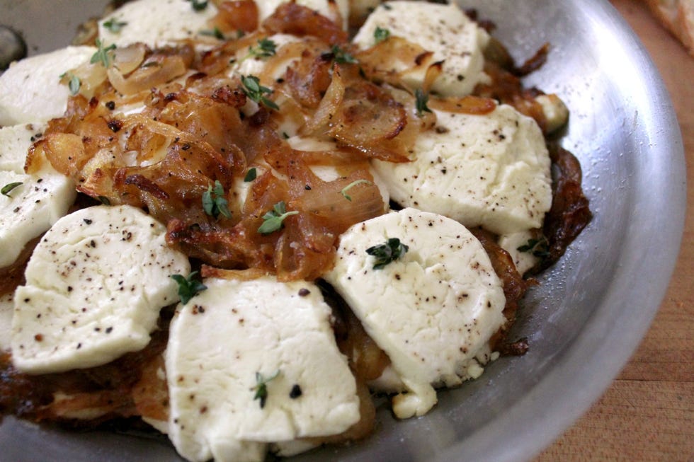 baked goat cheese with caramelized onions