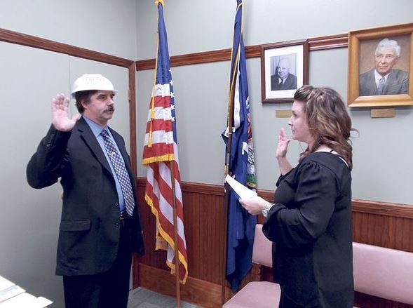 Flag, Human body, Standing, Government, Blazer, Picture frame, Suit trousers, Employment, Flag of the united states, Gesture, 