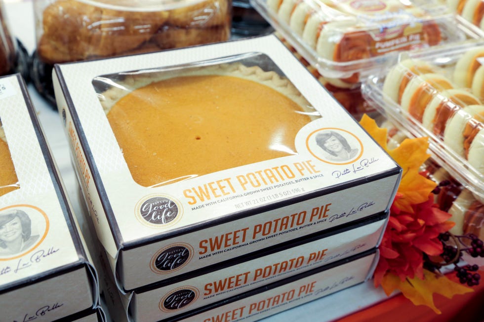 Food, Cuisine, Dish, Publication, Convenience food, Delicacy, Retail, Snack, Baked goods, Food storage containers, 