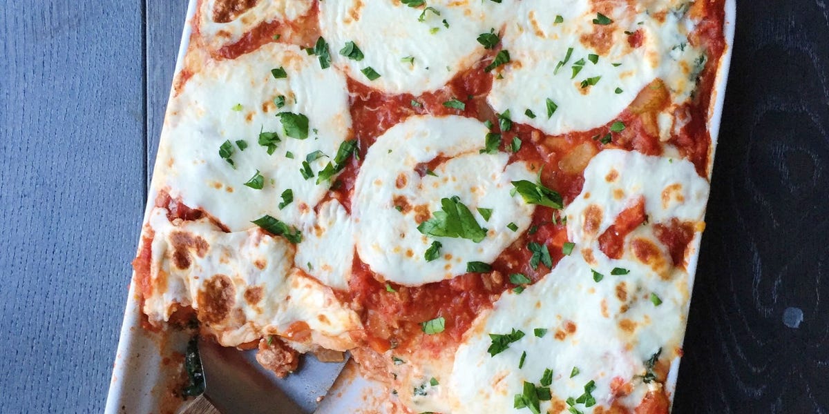 Cheesy Sausage and Kale Lasagna 