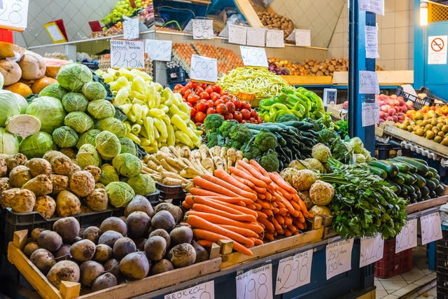 Whole food, Local food, Vegan nutrition, Marketplace, Retail, Natural foods, Food, Public space, Produce, Root vegetable, 