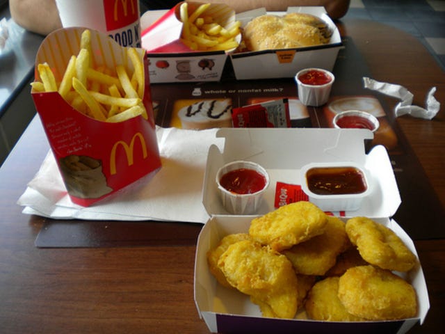 Food, Cuisine, Yellow, Dish, Fried food, Finger food, Meal, Table, Tableware, French fries, 