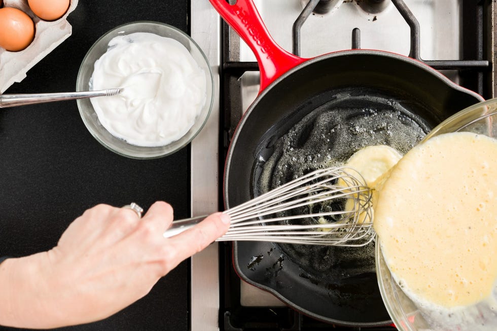 Scrambled Eggs Pouring