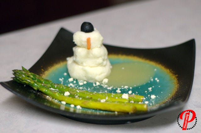 Liquid, Snowman, Dishware, Ingredient, Fluid, Cuisine, Garnish, Ceramic, Serveware, Plate, 