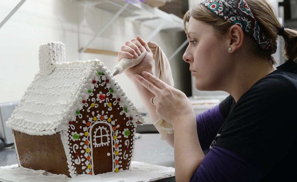 How to Make an Epic Gingerbread House