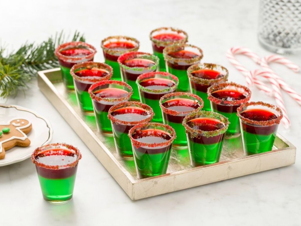 https://hips.hearstapps.com/del.h-cdn.co/assets/15/51/1024x768/sd-aspect-1450114457-delish-grinch-jello-shots-index.jpg?resize=1200:*