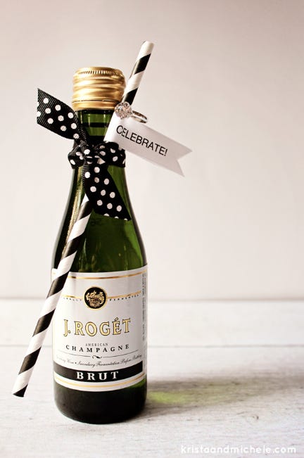 Glass bottle, Product, Bottle, Alcoholic beverage, Liquid, Drink, Font, Alcohol, Drinkware, Label, 